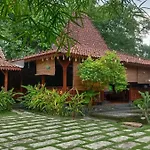 D\'Joglo Riverside Villa
