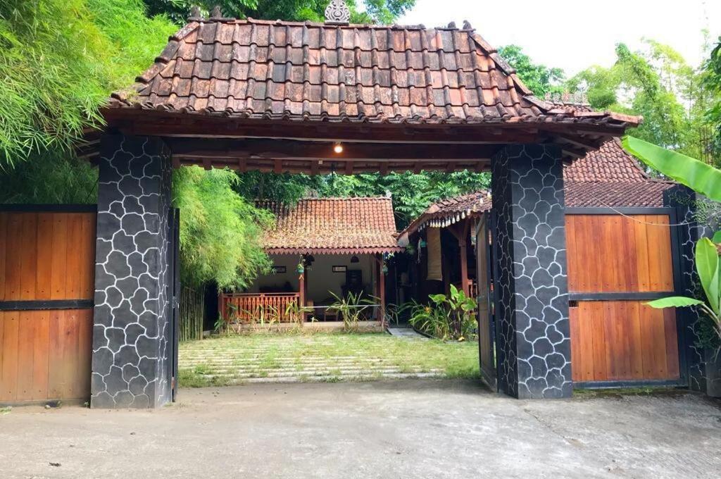 Villa D'joglo Riverside Yogyakarta