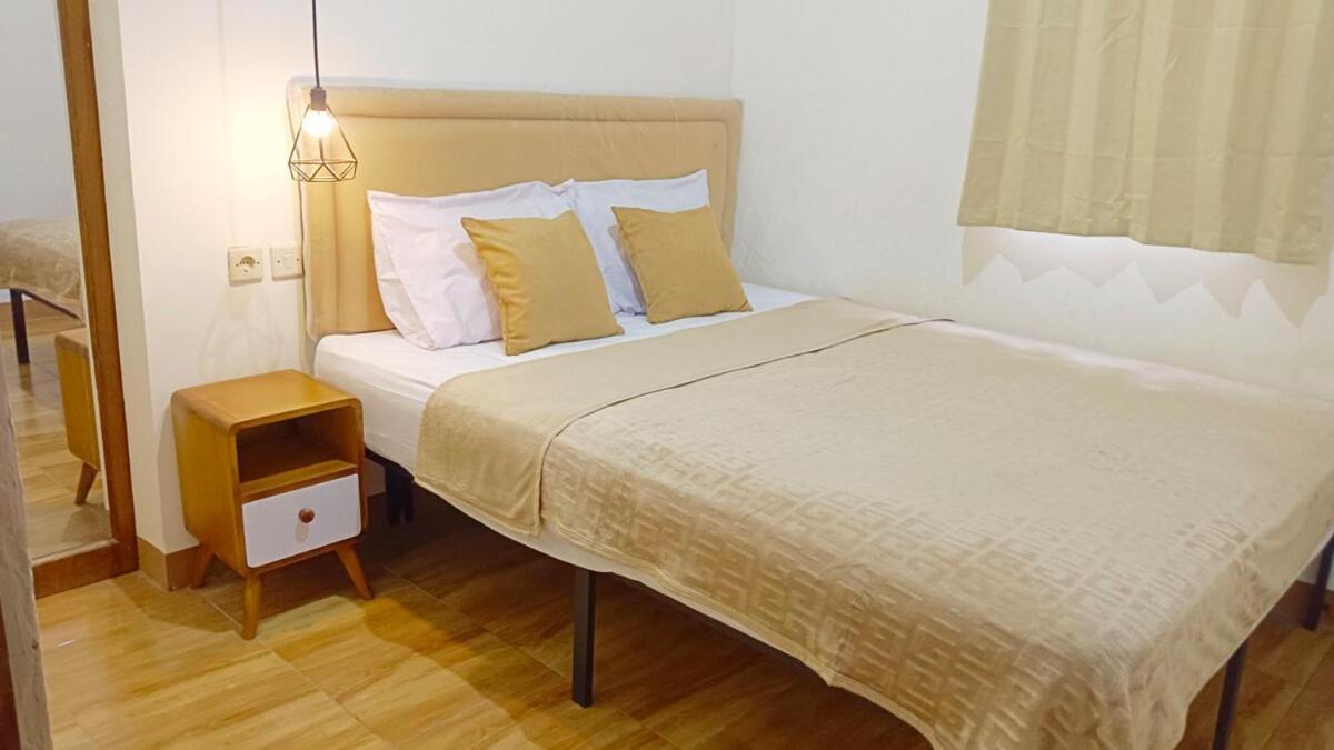 D'joglo Riverside Villa *